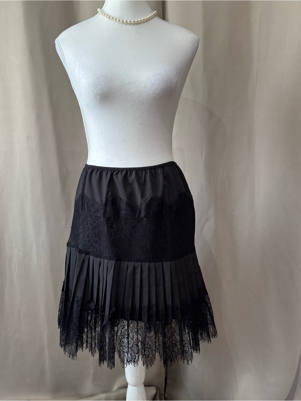 Elegant Black Lace Pleated Skirt - Women's